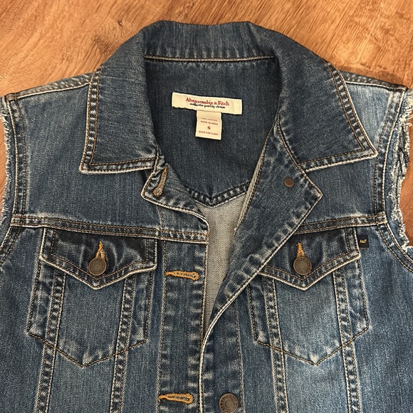 Abercrombie & Fitch jean jacket vest - Picture 2 of 4